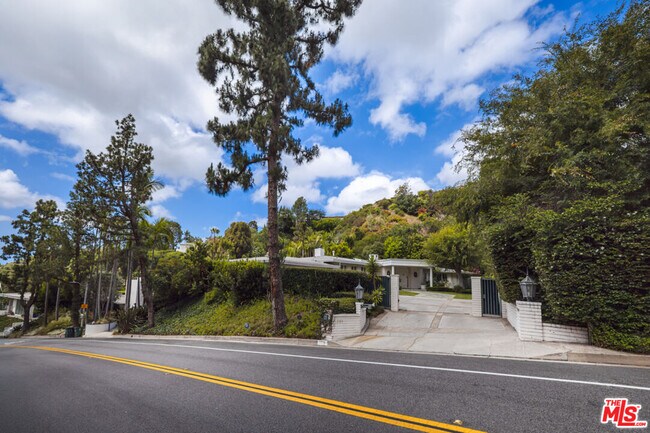 Building Photo - 1201 Loma Vista Dr