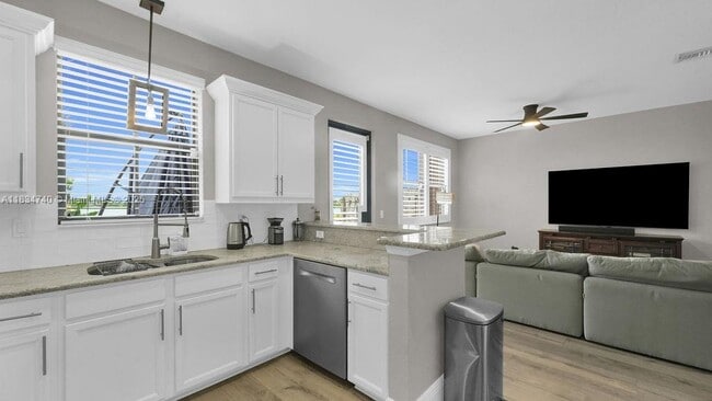Building Photo - 9595 Town Parc Cir N