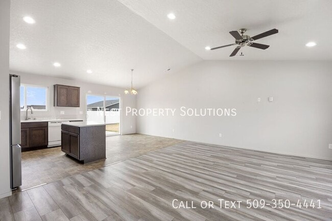 Building Photo - 935 E Mt. Adams St