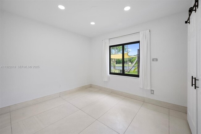 Building Photo - 1201 NE 178th St