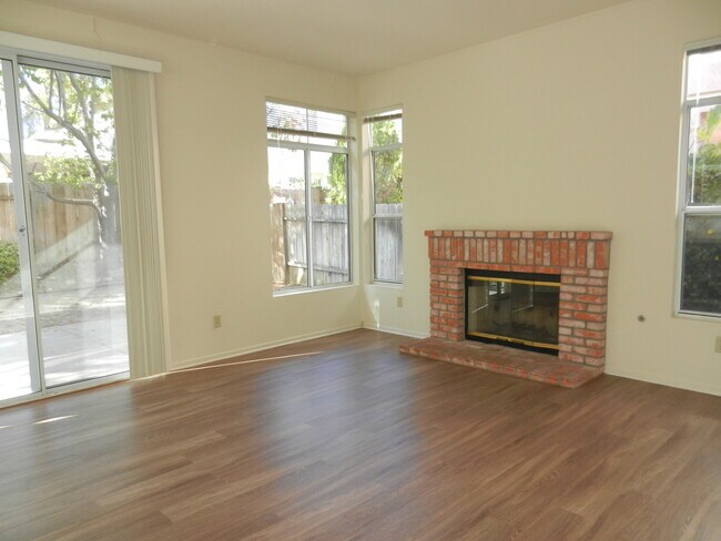 Building Photo - 7470 Mason Heights Ln