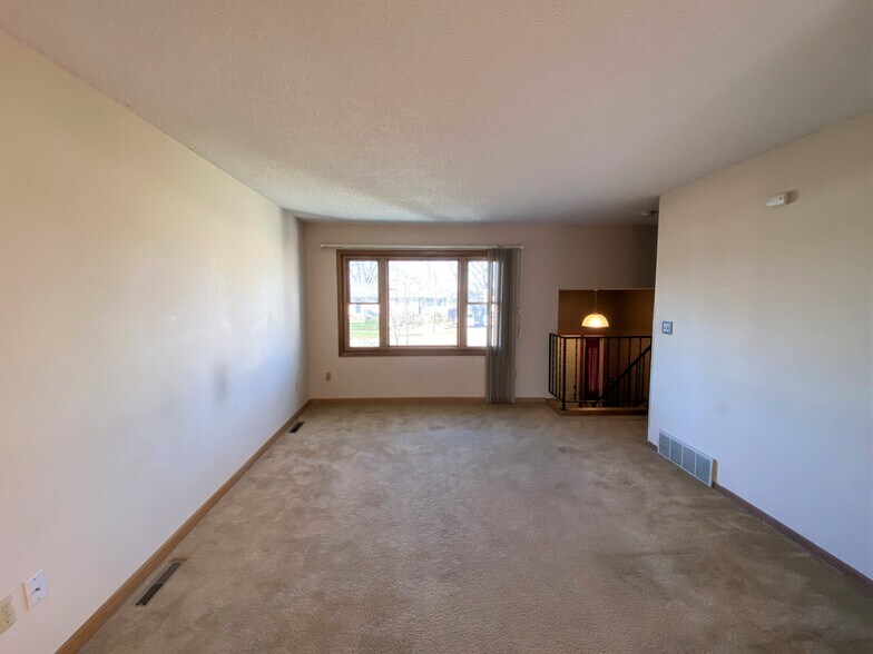 Building Photo - 4302 22nd Ave NW