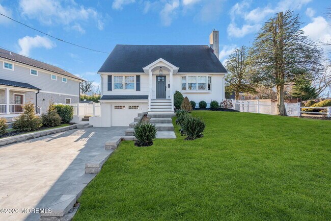 Building Photo - 723 Pitney Dr