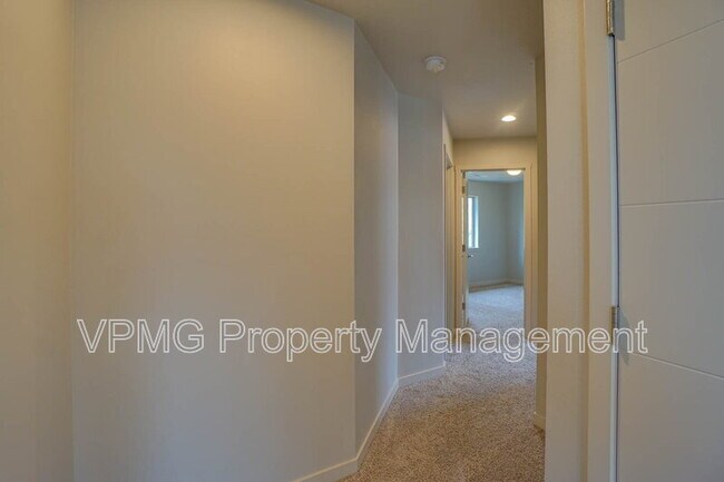 Building Photo - 5004 NE 85th Cir