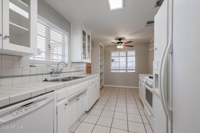 Building Photo - 1120 E Palo Verde Dr