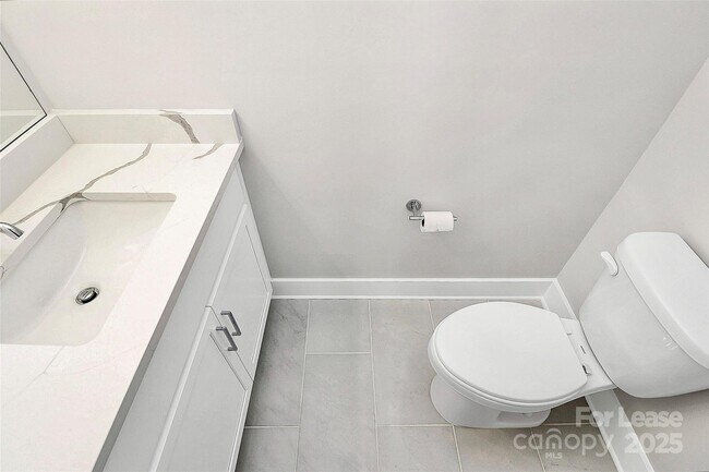 Building Photo - 338 E Cama St