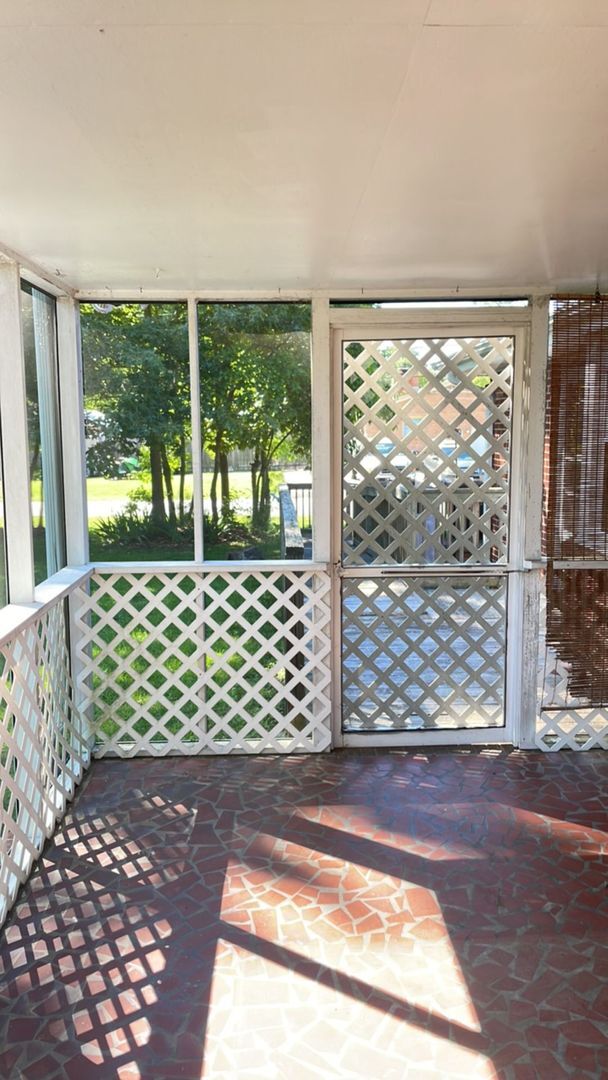 Building Photo - Charming Ranch Style Home! "ASK ABOUT OUR ...