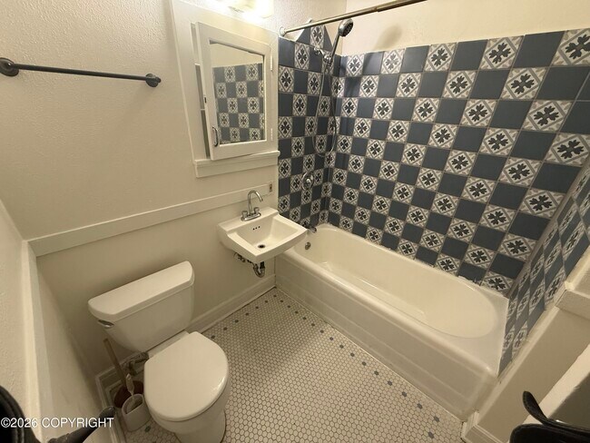 Building Photo - 436 Main St