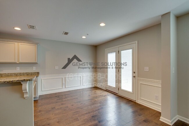 Building Photo - 4018 Commons Dr
