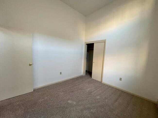 Building Photo - 521 Pine St