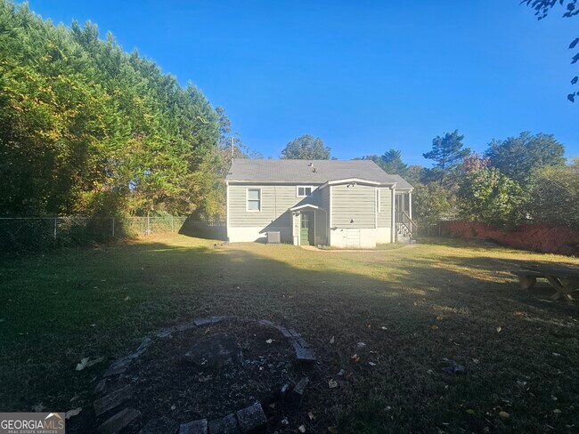 Building Photo - 68 Fourth St Ext