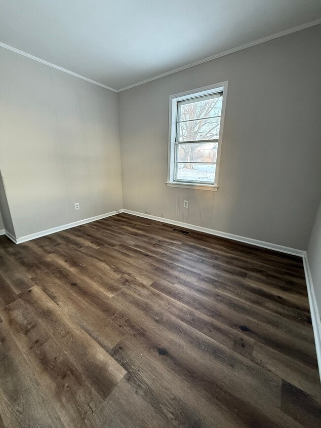 Building Photo - 210 Laurison St