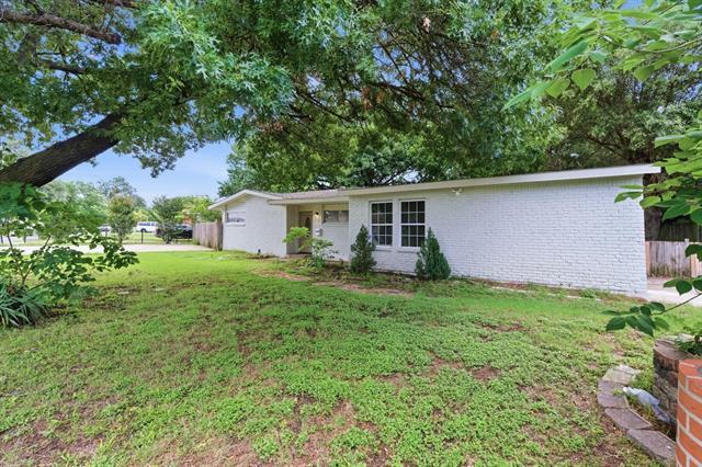 Building Photo - 2204 Dunloe Ave