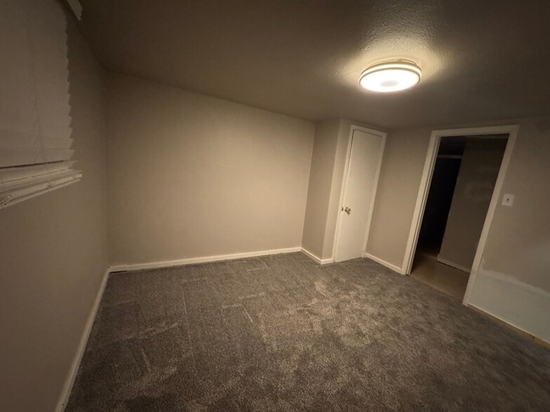 Building Photo - 1383 W Gill Pl