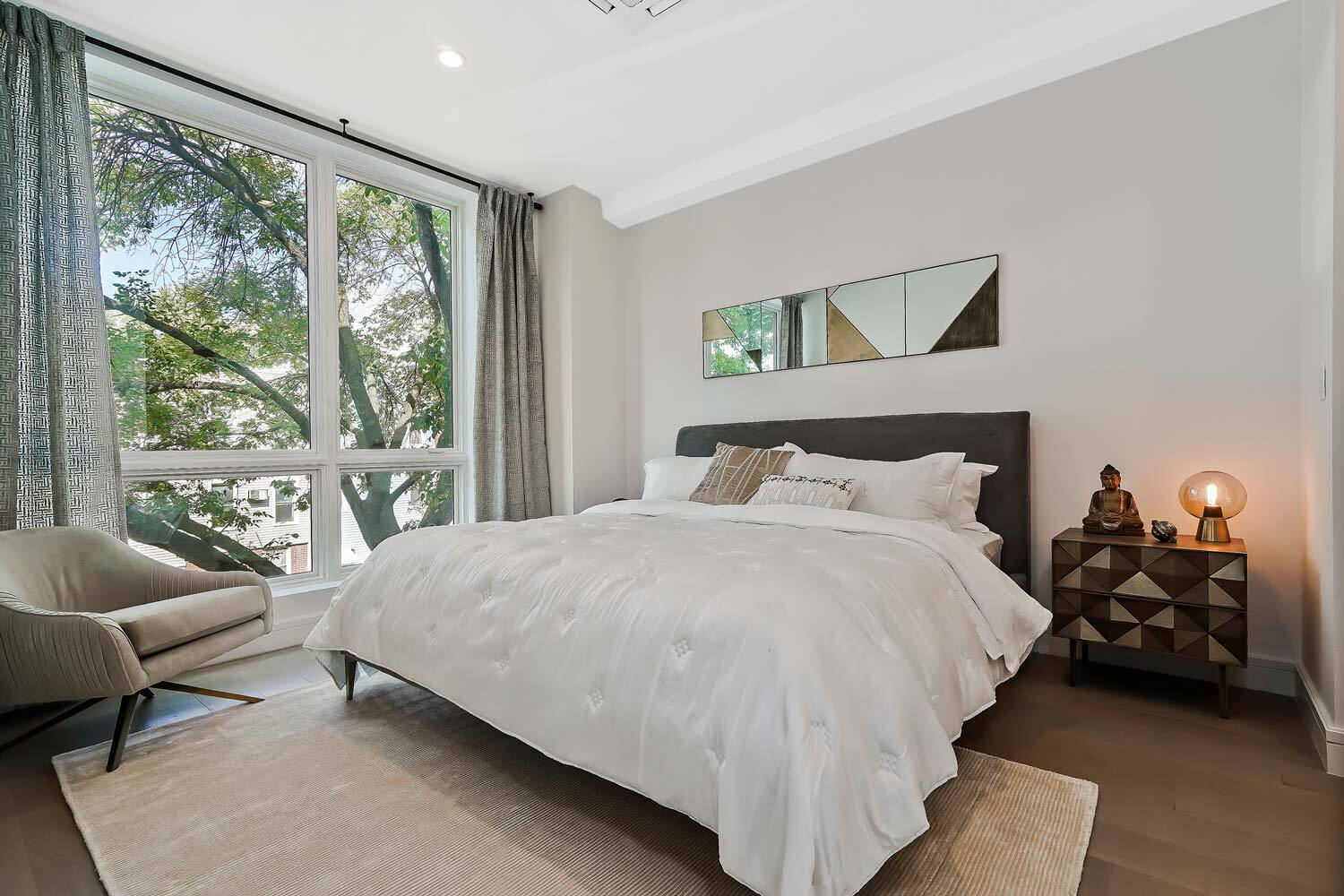 Building Photo - 695 6th Ave