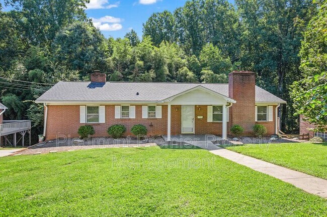 Primary Photo - 1335 Pinebluff Rd