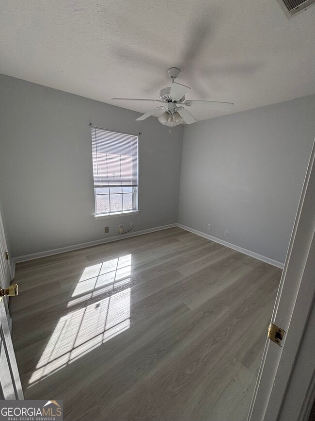 Building Photo - 106 Lake Manor Dr