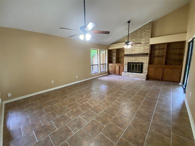 Building Photo - 24600 Darkwood Ct