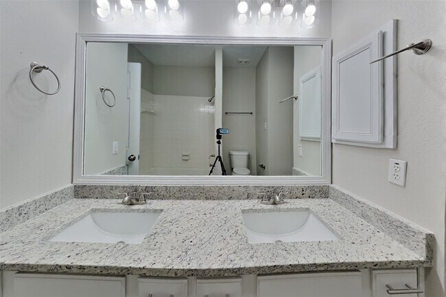 Building Photo - 11414 Oak Lake Glen Cir