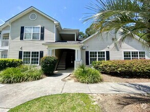 Building Photo - Spacious Three Bedroom Condo Located at Th...