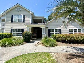 Building Photo - Spacious Three Bedroom Condo Located at The Reserve at Woodbridge!