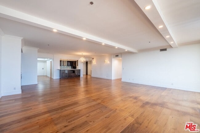 Building Photo - 10660 Wilshire Blvd