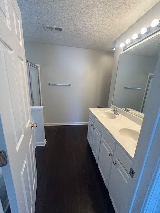 Building Photo - 4293 Kelso Dr
