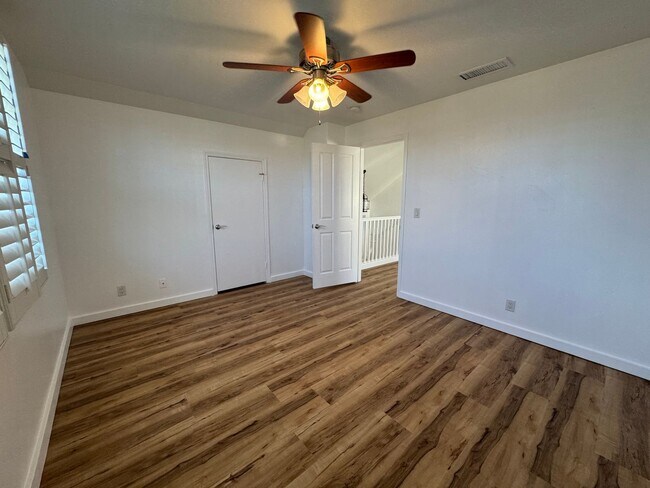 Building Photo - Stunning 4 Bedroom with 3 Bathroom Home in...