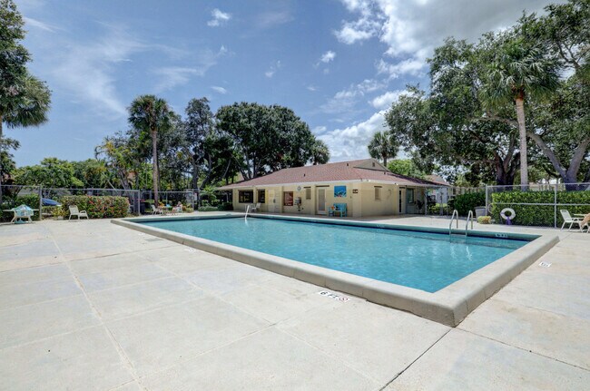 Building Photo - 6479 Chasewood Dr