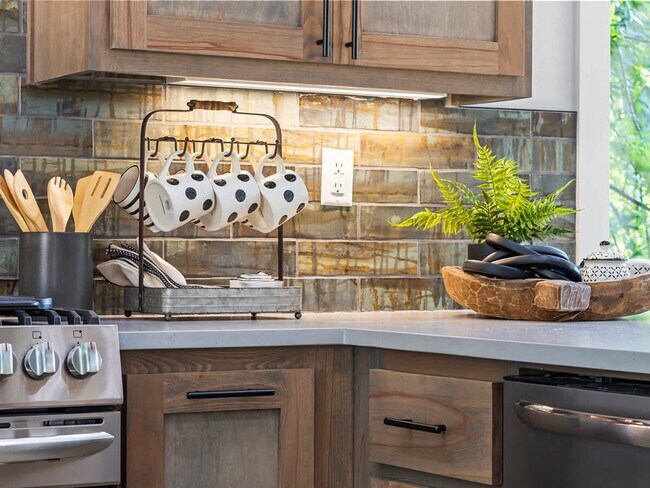 Building Photo - 2104 Almand Dr