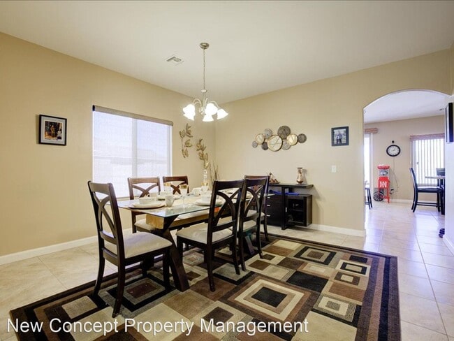 Building Photo - 4 br, 2.5 bath House - 240 West Hershel H ...