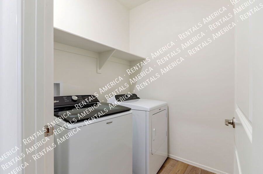 Building Photo - 5468 W Monterey Dr