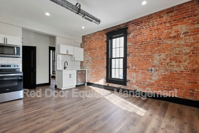 Building Photo - 530 1/2 N Columbus St