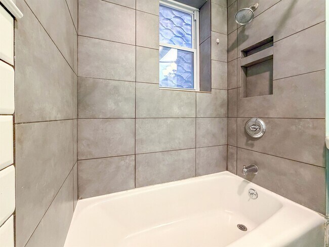 Building Photo - 388 Baldwin Ave