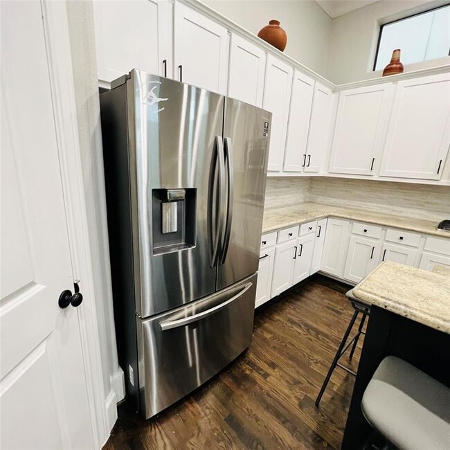 Building Photo - 9944 Woodwind Lane North