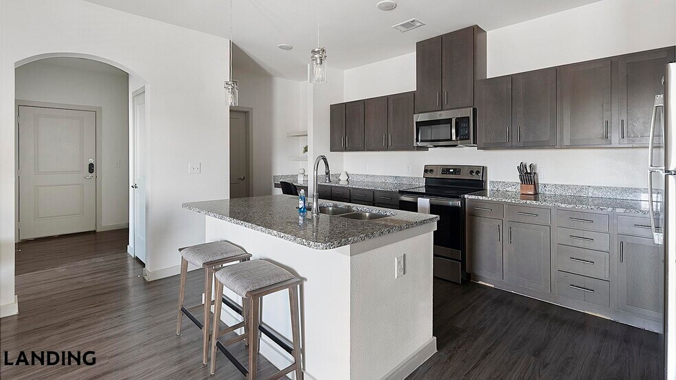 Building Photo - 2825 Main St