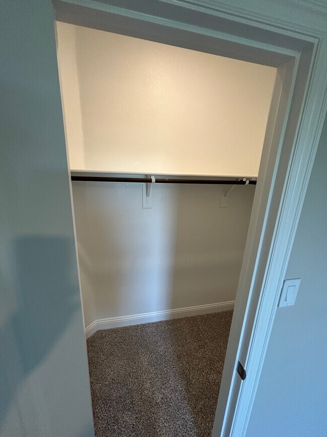 Building Photo - 268 Sunnyside St