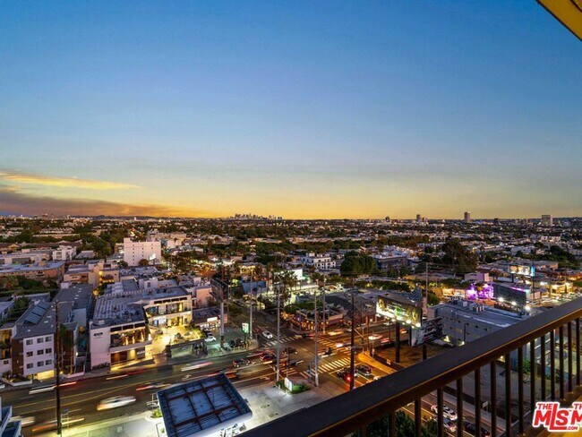 Building Photo - 1100 Alta Loma Rd