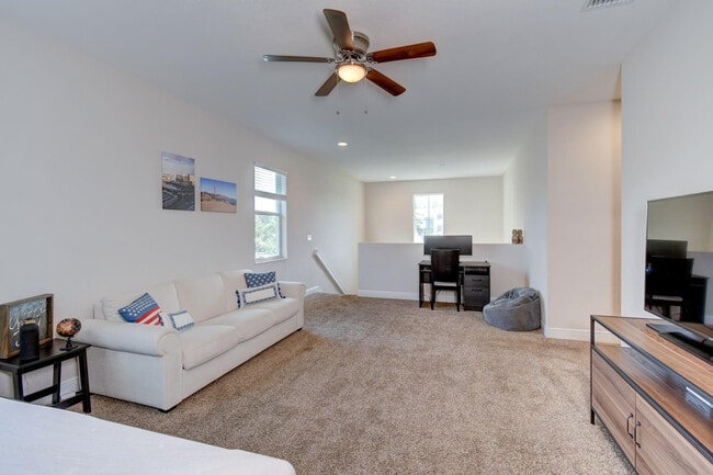 Building Photo - 495 NE Abaca Way