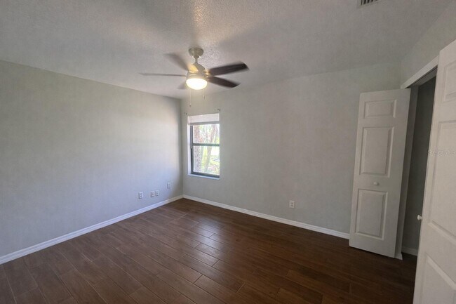 Building Photo - 9313 Palm Tree Dr