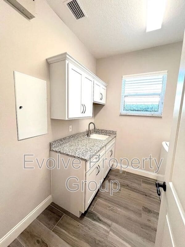 Building Photo - 15 Sandpiper Ln