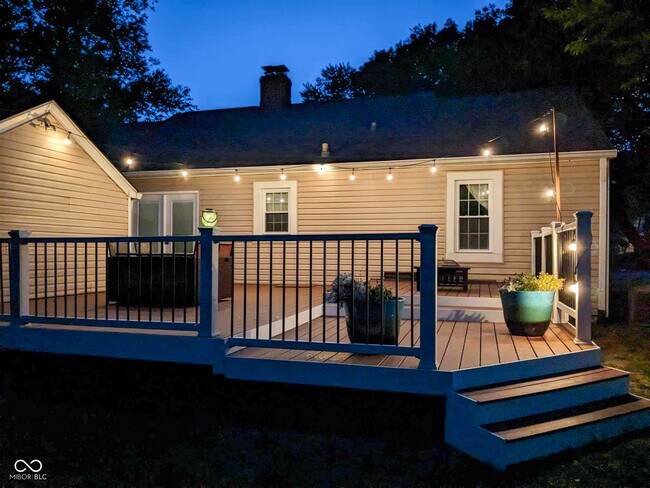 Building Photo - 5805 Norwaldo Ave