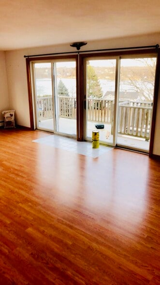 Building Photo - 5 Rose Ln