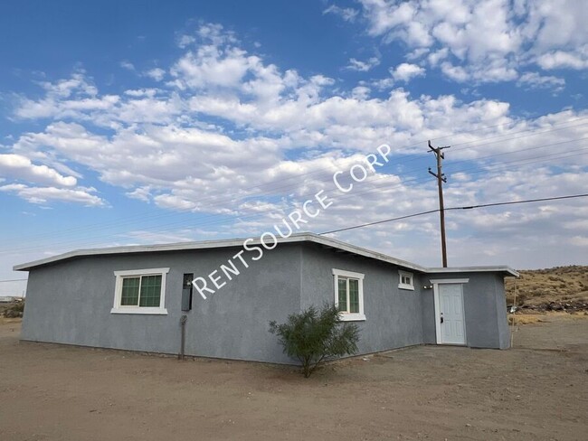 Primary Photo - 3 Bedroom, 2 Bath Home For Rent in Barstow