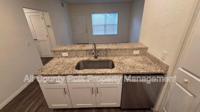 Building Photo - 915 Ariana St