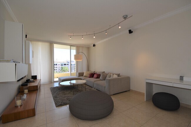 Building Photo - 707 Crandon Blvd