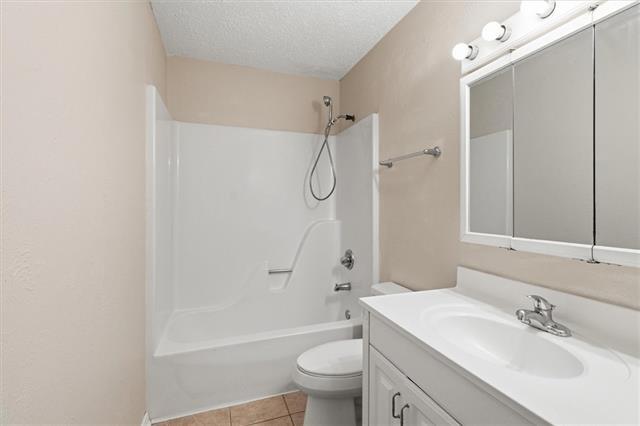 Building Photo - 1729 Newport Pl