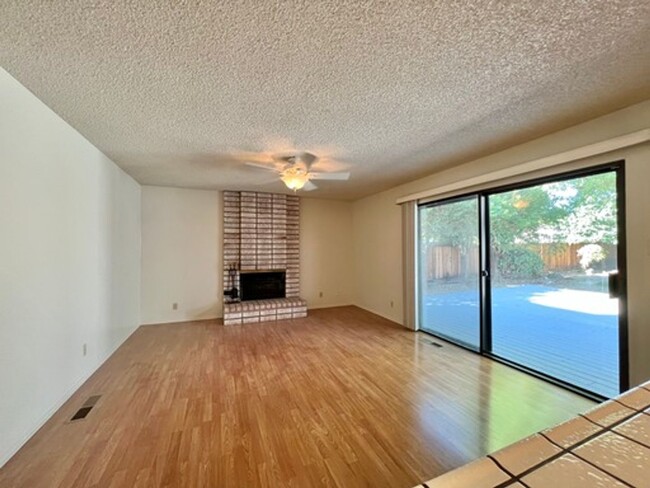 Building Photo - TENTATIVELY RENTED 4 Bedroom 2 Bathroom Si...