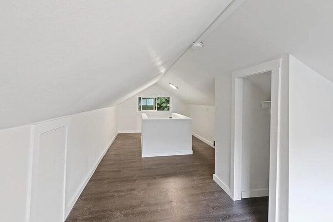 Building Photo - Newly Renovated 3-Bedroom Home in North Po...