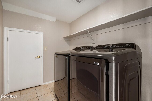 Building Photo - 10377 W Piccadilly Rd